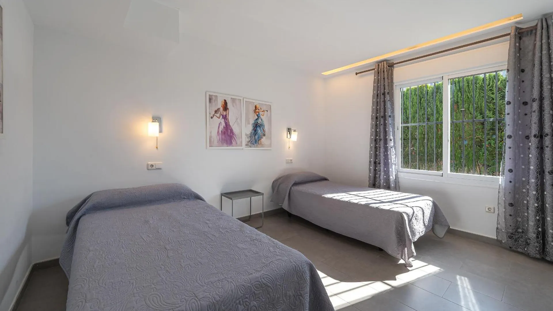 Beautiful Renovated Villa Marbella Close Beach 8 People, 4 Bedrooms, 3 Bathrooms, Private Heated Pool, Ping Pong Table, Private Petanque Court