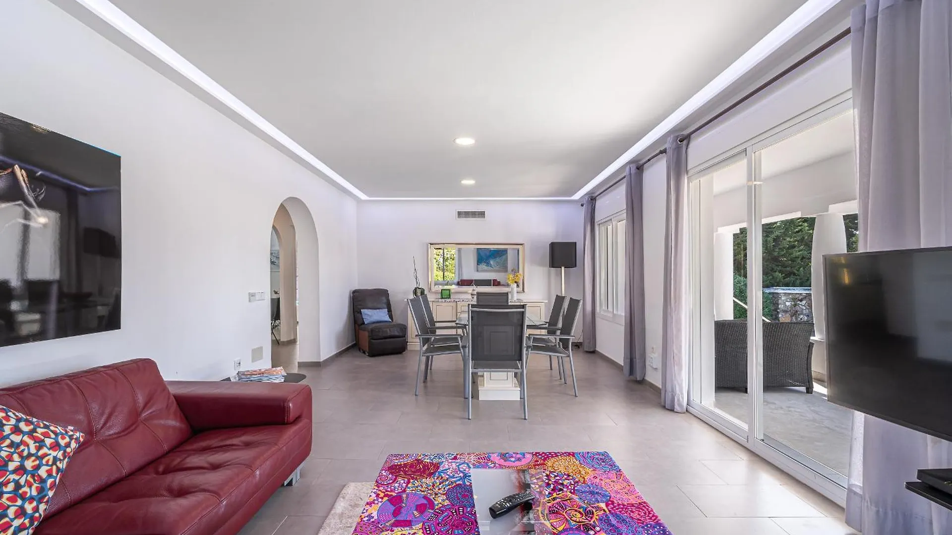 Beautiful Renovated Villa Marbella Close Beach 8 People, 4 Bedrooms, 3 Bathrooms, Private Heated Pool, Ping Pong Table, Private Petanque Court