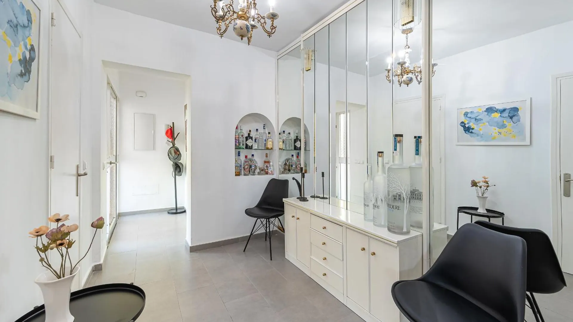 Villa Marbella: Beachside Luxury with Heated Pool and Games