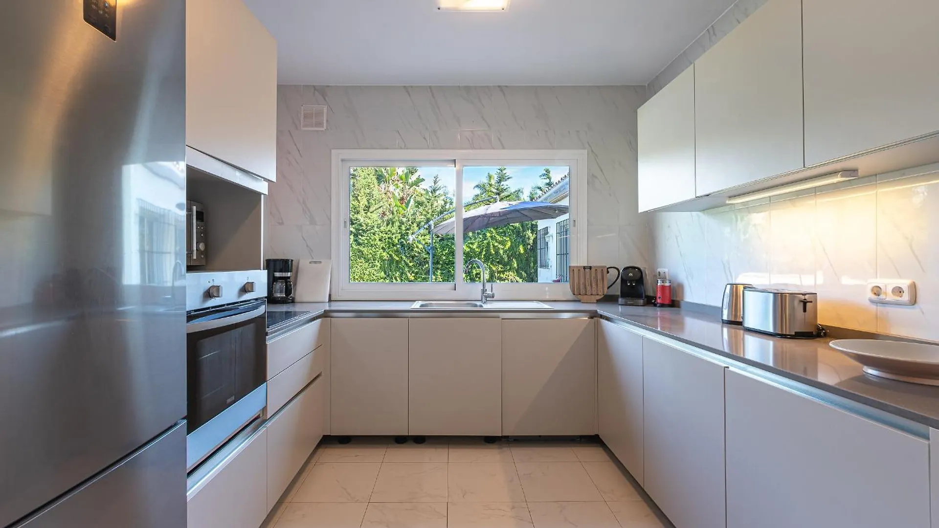 Villa Marbella: Beachside Luxury with Heated Pool and Games