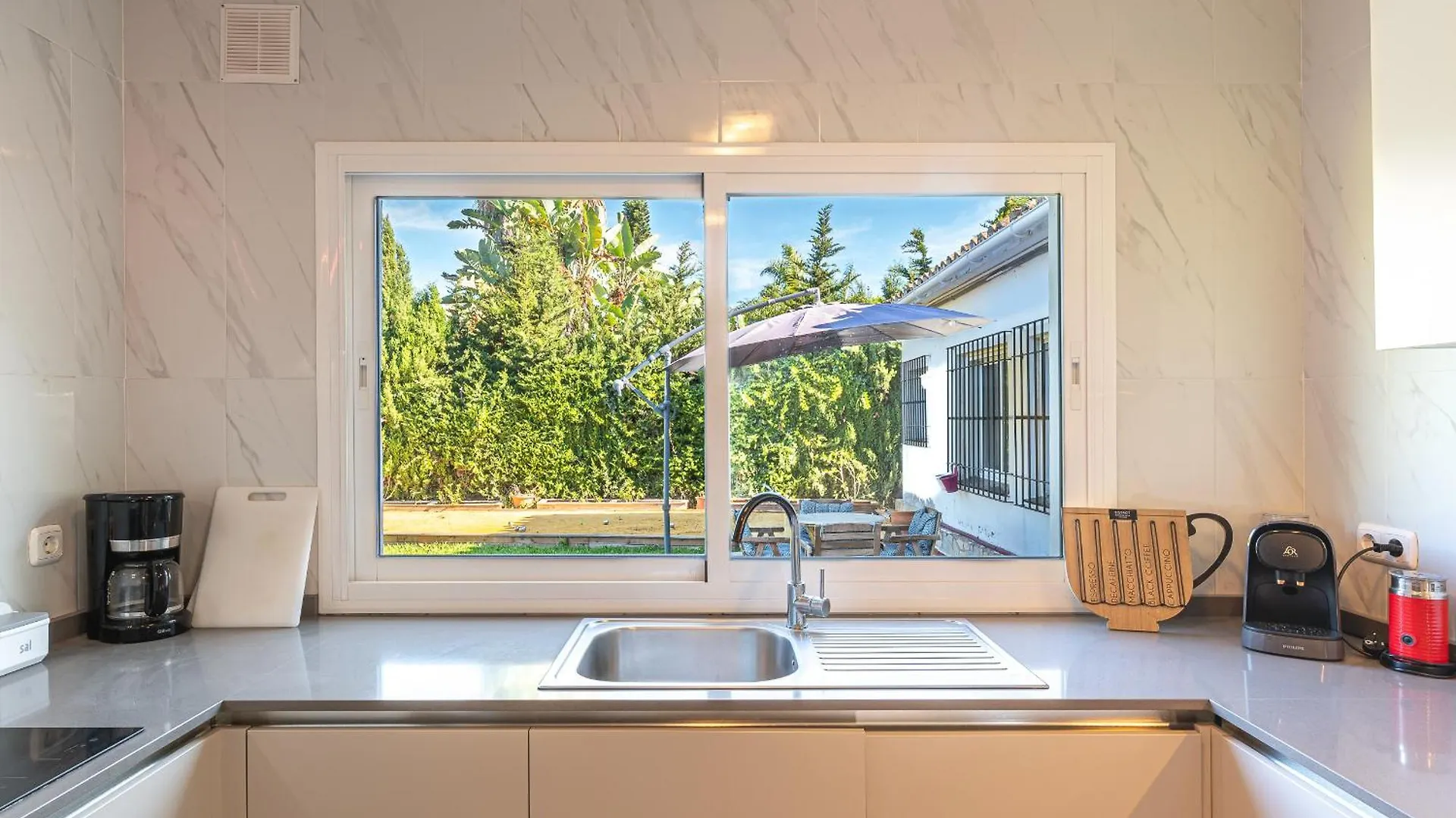 Villa Marbella: Beachside Luxury with Heated Pool and Games Marbella